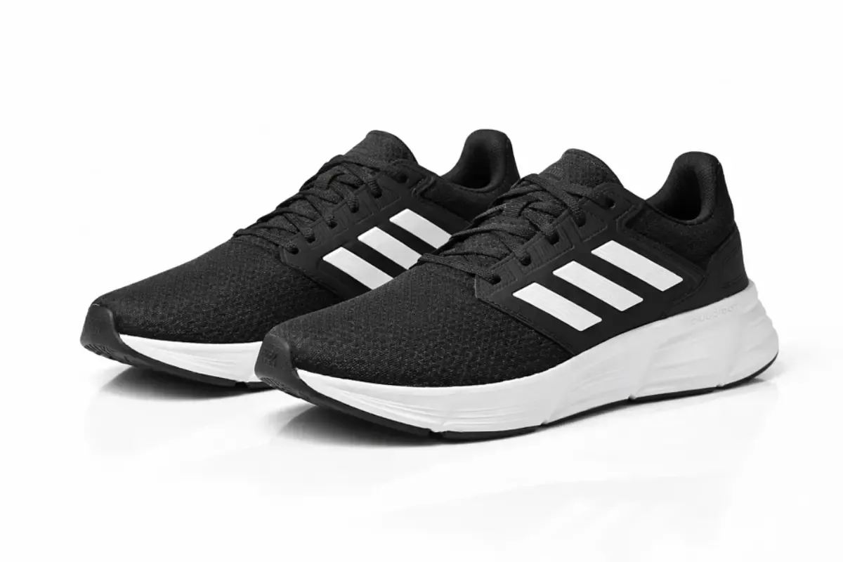 An image of a pair of sneakers Adidas Galaxy 6