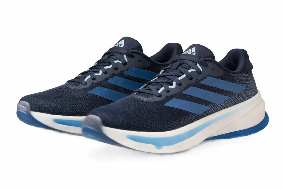 An image of a pair of sneakers Adidas Supernova Rise 2