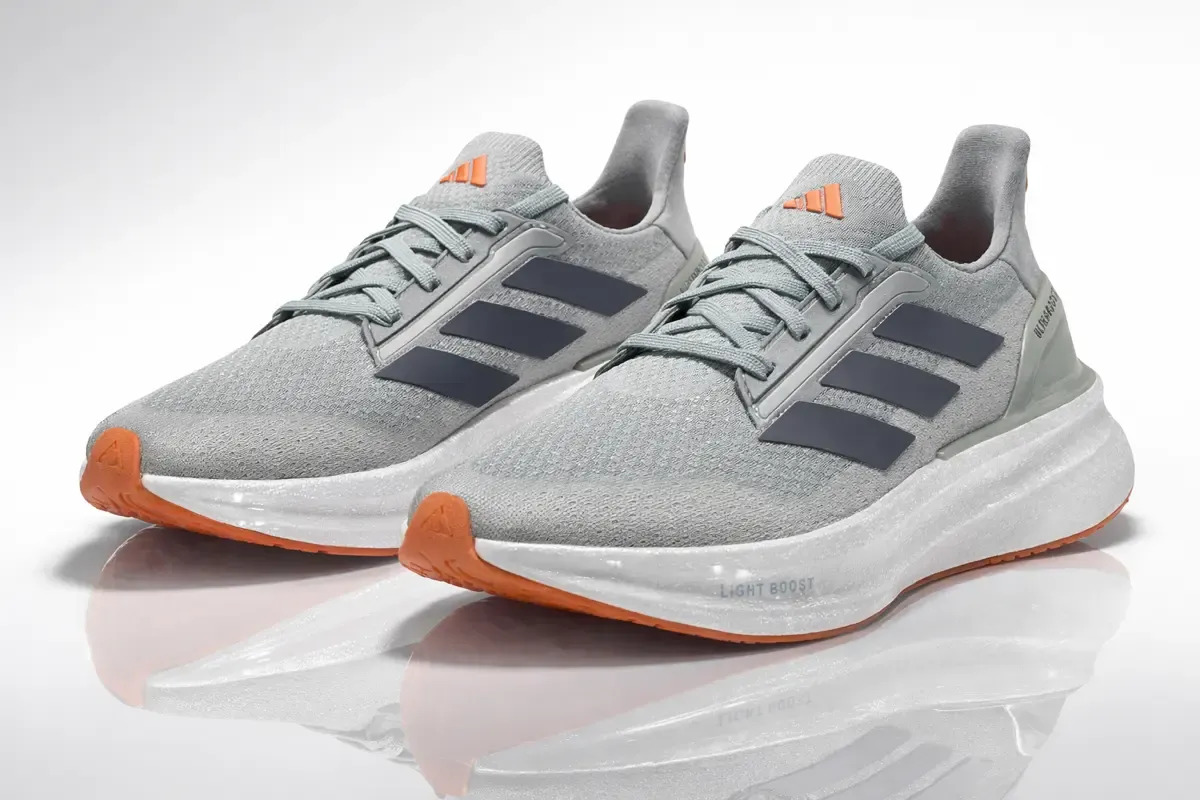 An image of a pair of sneakers Adidas Ultraboost 5X