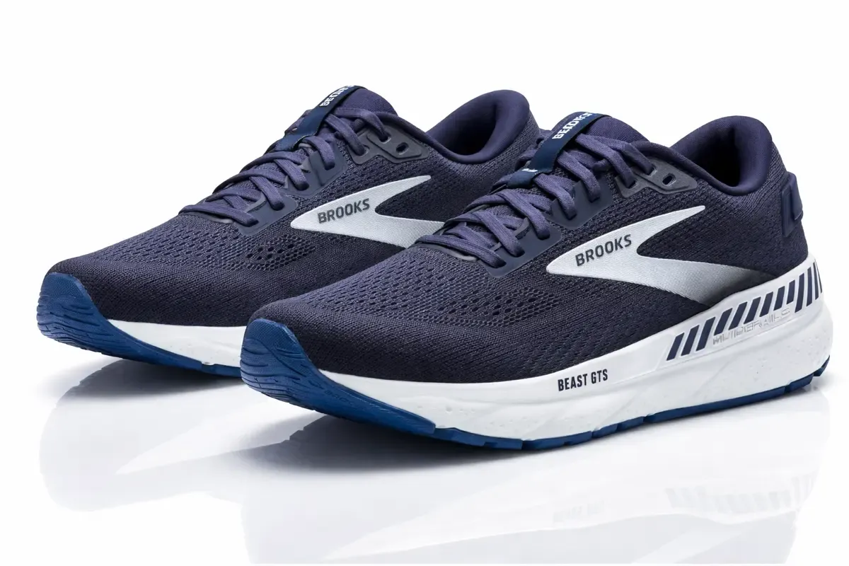 An image of a pair of sneakers Brooks Beast GTS 24