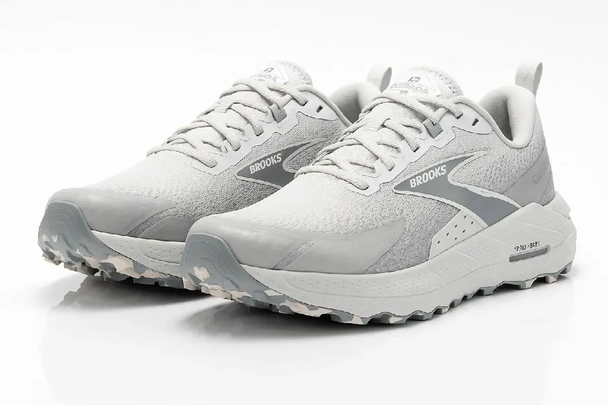 An image of a pair of sneakers Brooks Cascadia 18