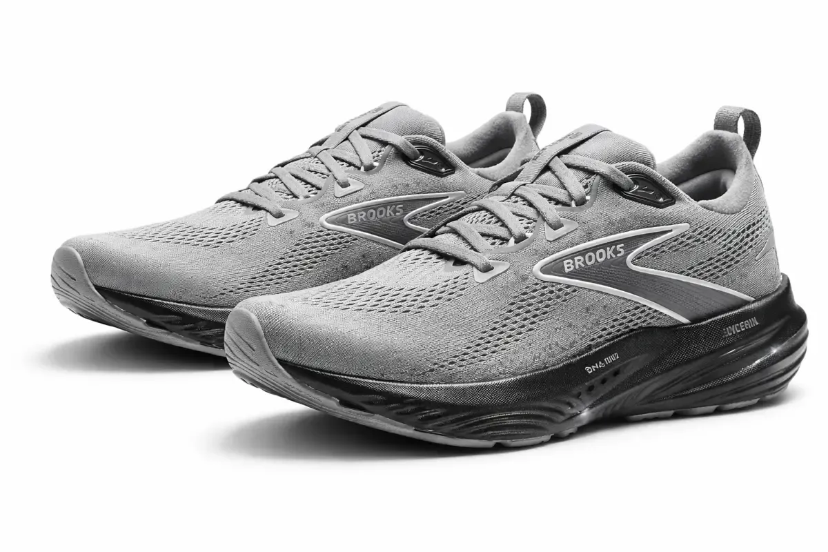 An image of a pair of sneakers Brooks Glycerin 22