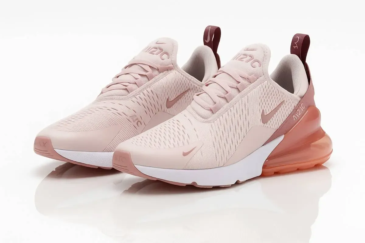 An image of a pair of sneakers Nike Air Max 270