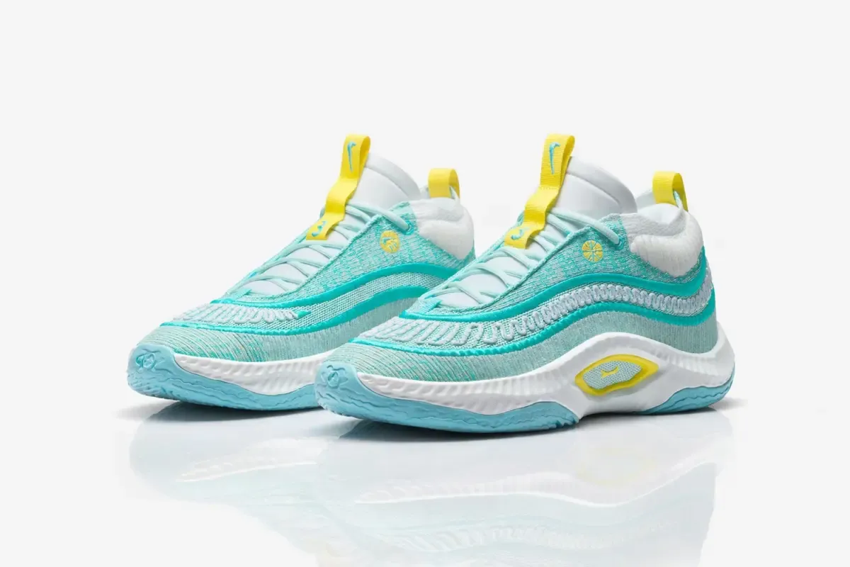 An image of a pair of sneakers Nike Cosmic Unity 3