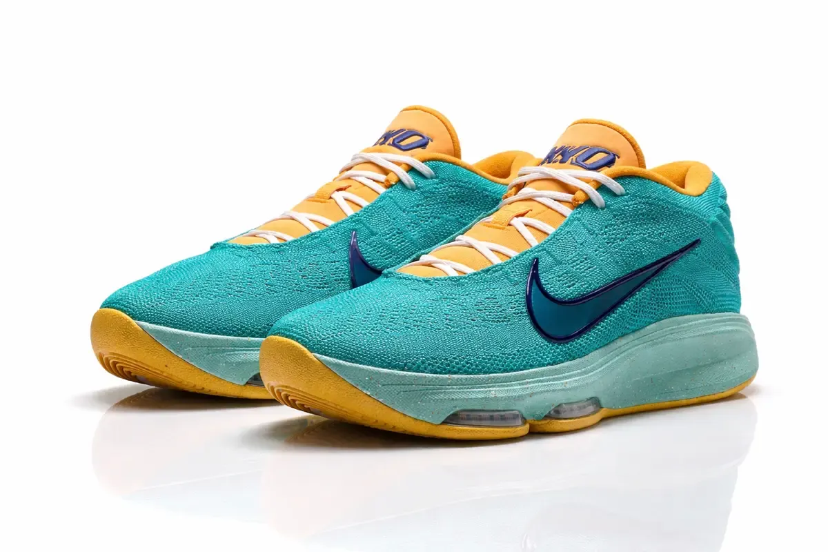 An image of a pair of sneakers Nike G.T. Hustle 3