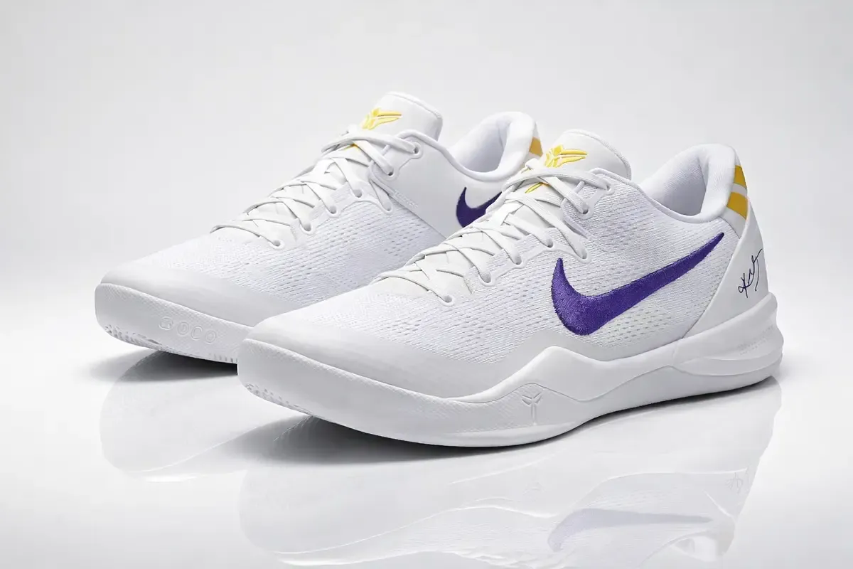 An image of a pair of sneakers Nike Protro 8