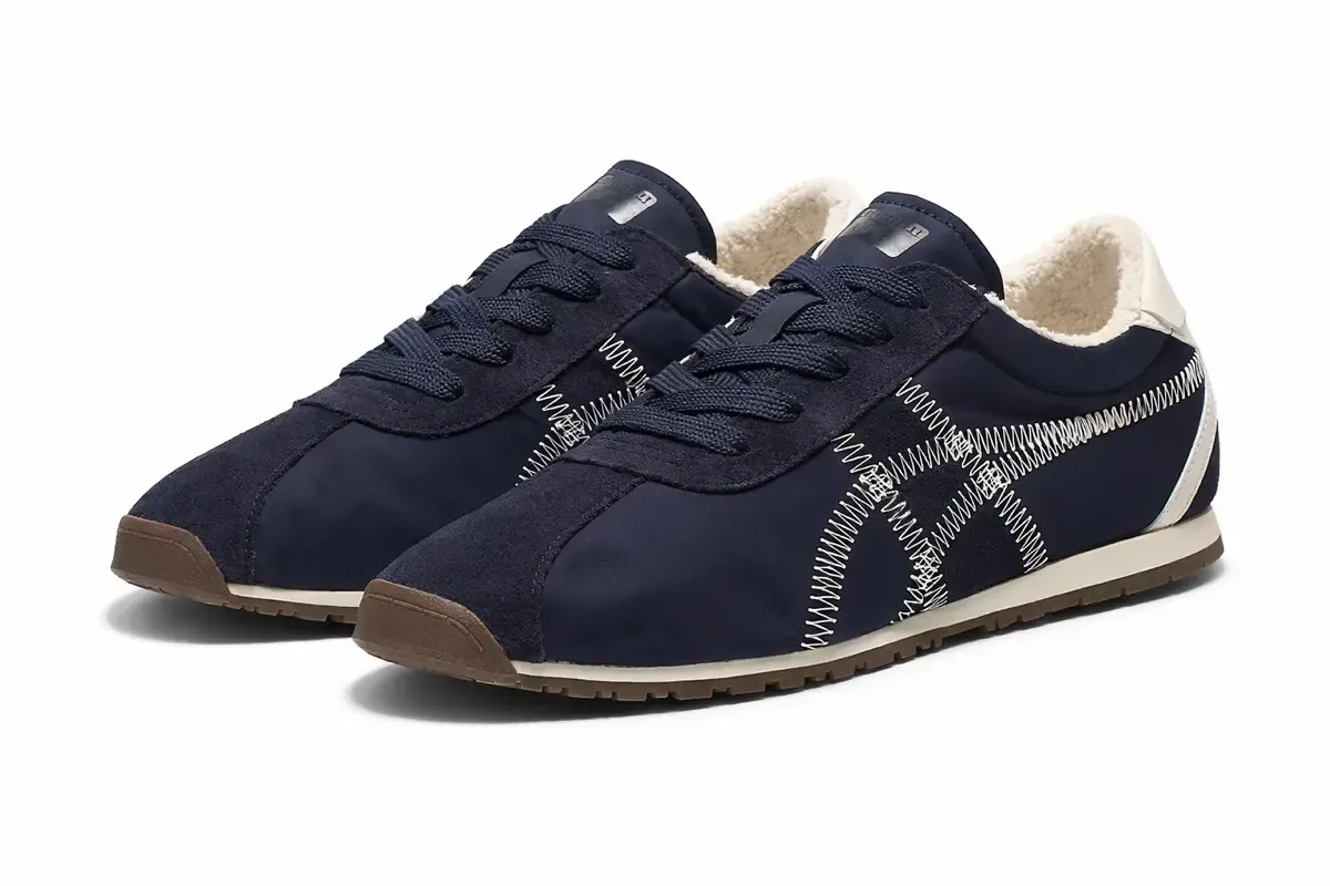 An image of a pair of sneakers Onitsuka Tiger Corsair A55