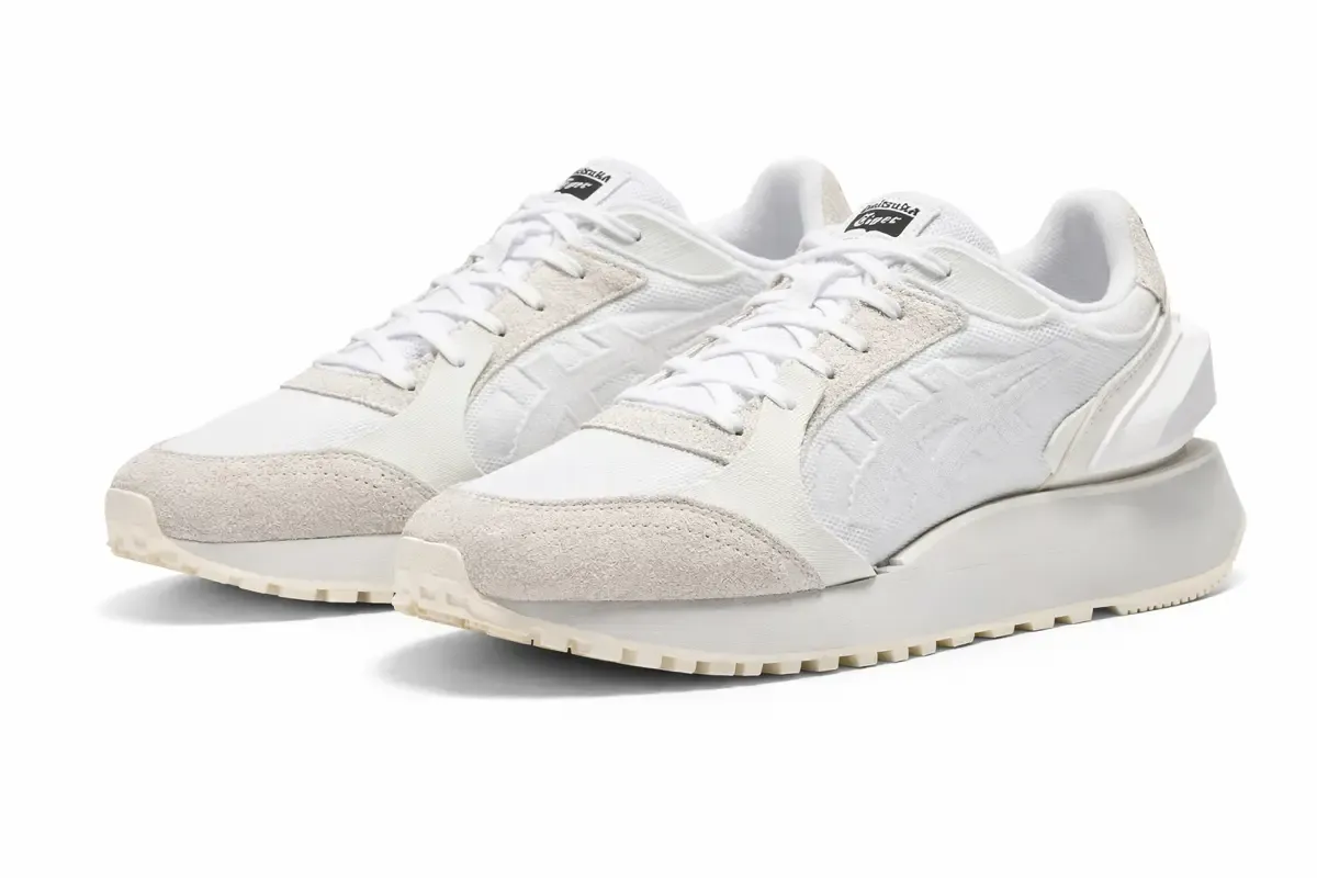 An image of a pair of sneakers Onitsuka Tiger Moage Co